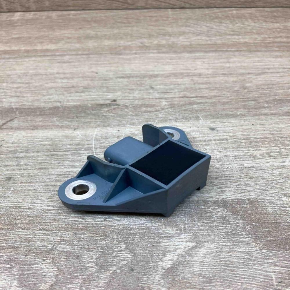 9268438 001639  Airbag deployment crash/impact sensor BMW 5 GT F07