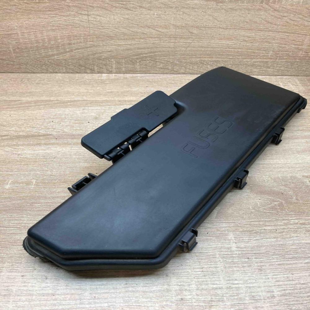 9494211 08637726  Fuse box cover Volvo S60