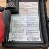 9494211 08637726  Fuse box cover Volvo S60