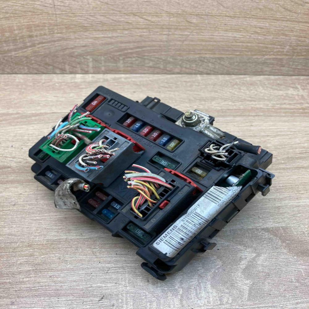 S110500001F   Fuse module Peugeot 307
