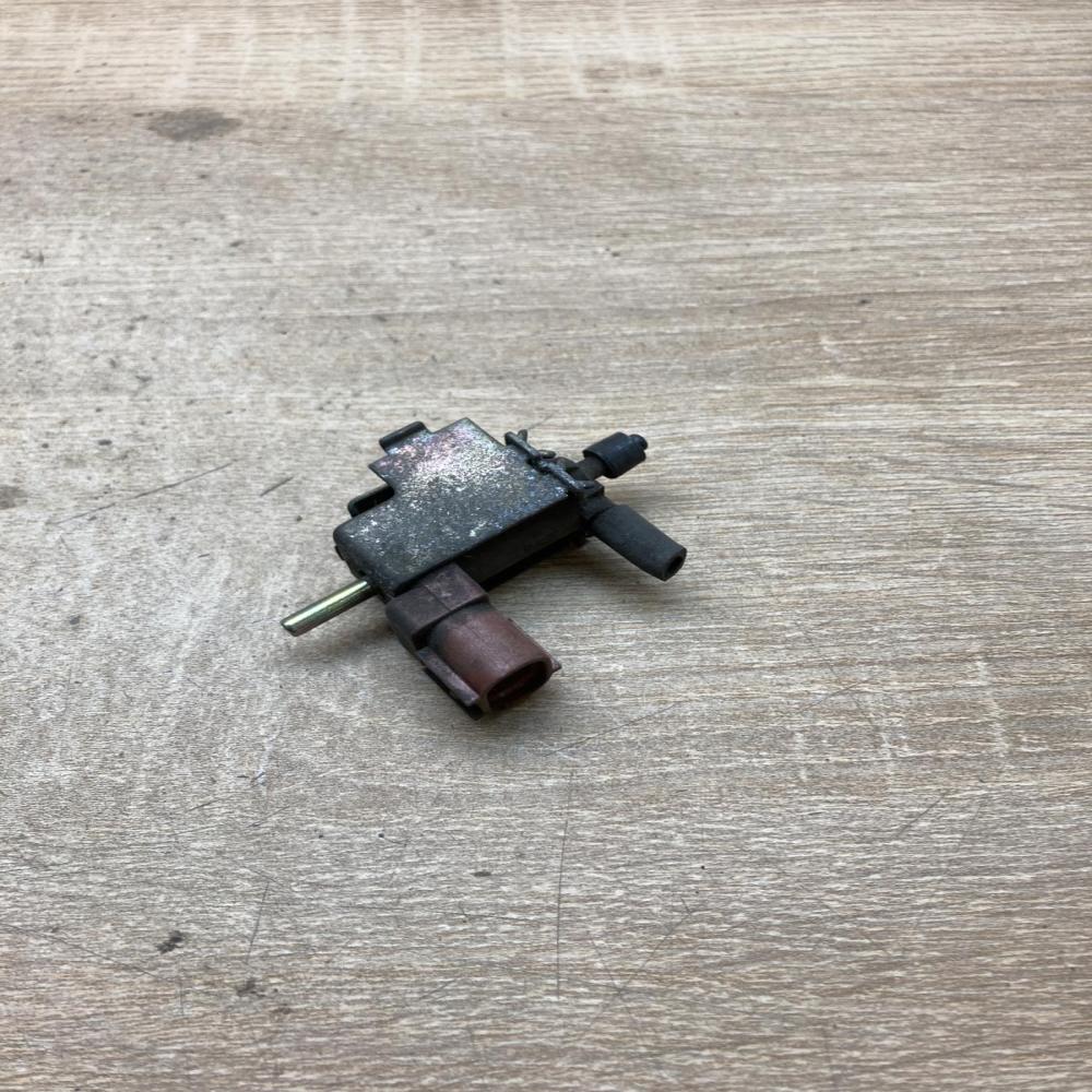 25860 64140 184600 3600  Turbo solenoid valve Toyota Corolla E120 E130