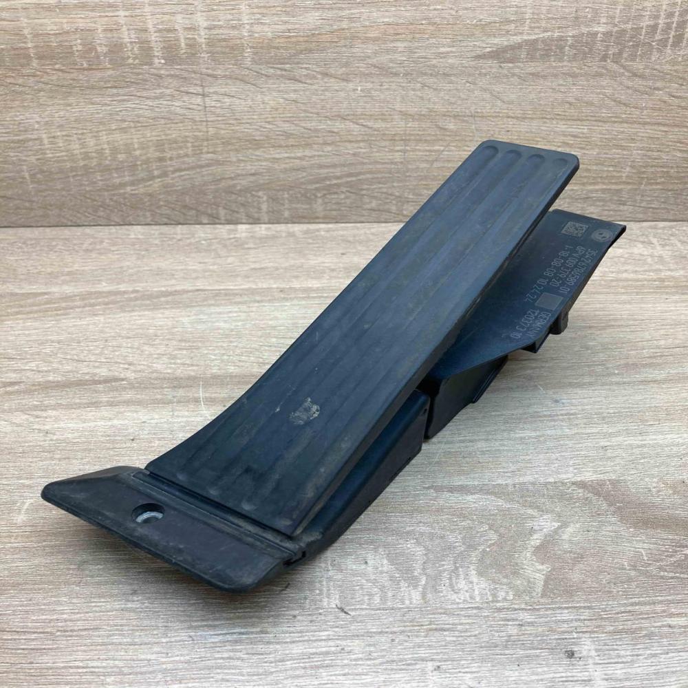 6786589 6PV009379 20  Accelerator throttle pedal BMW 1 E81 E87