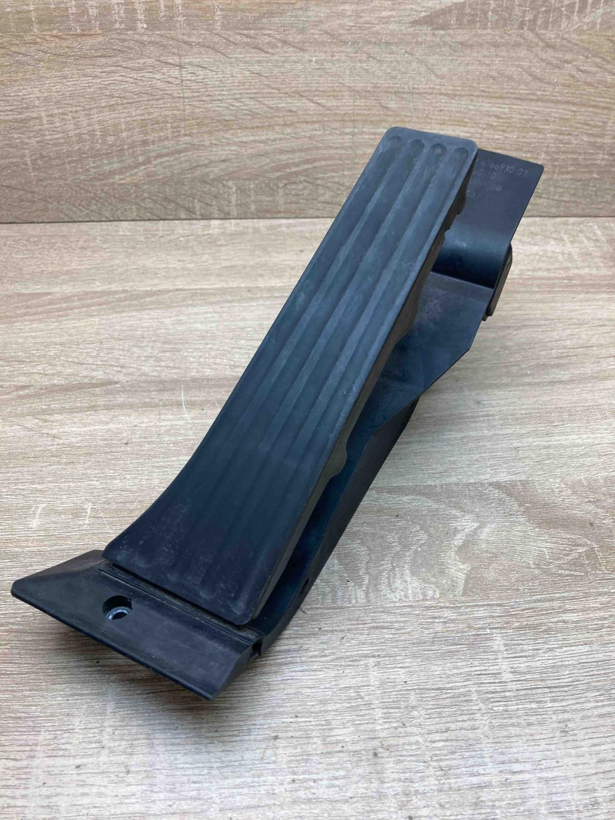 6766930 259160 10  Accelerator throttle pedal BMW 7 E65 E66
