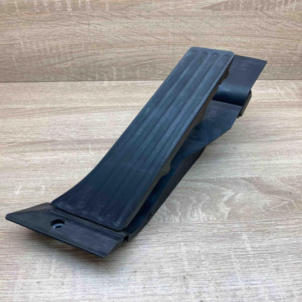 6766930 259160 10  Accelerator throttle pedal BMW 7 E65 E66