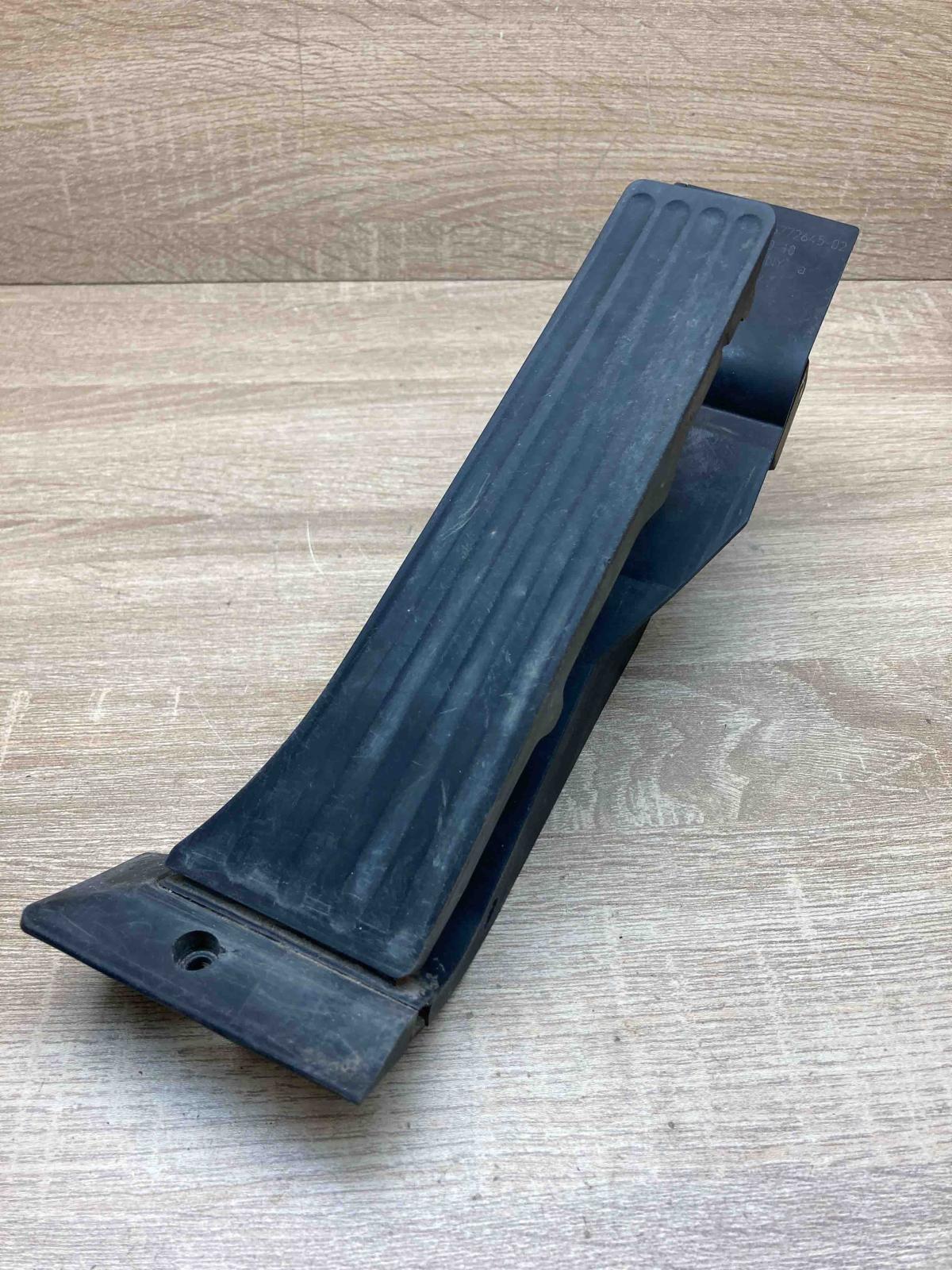 6772645 259160 10  Accelerator throttle pedal BMW 7 E65 E66