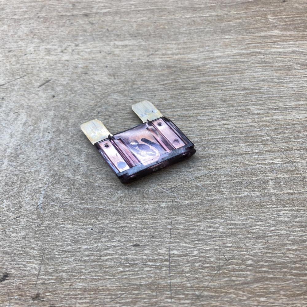 80A Fuse 32V  Fuse Volkswagen PASSAT B5