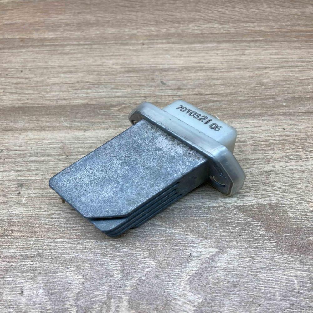 70T032106   Heater blower motor/fan resistor Nissan Note (E12)