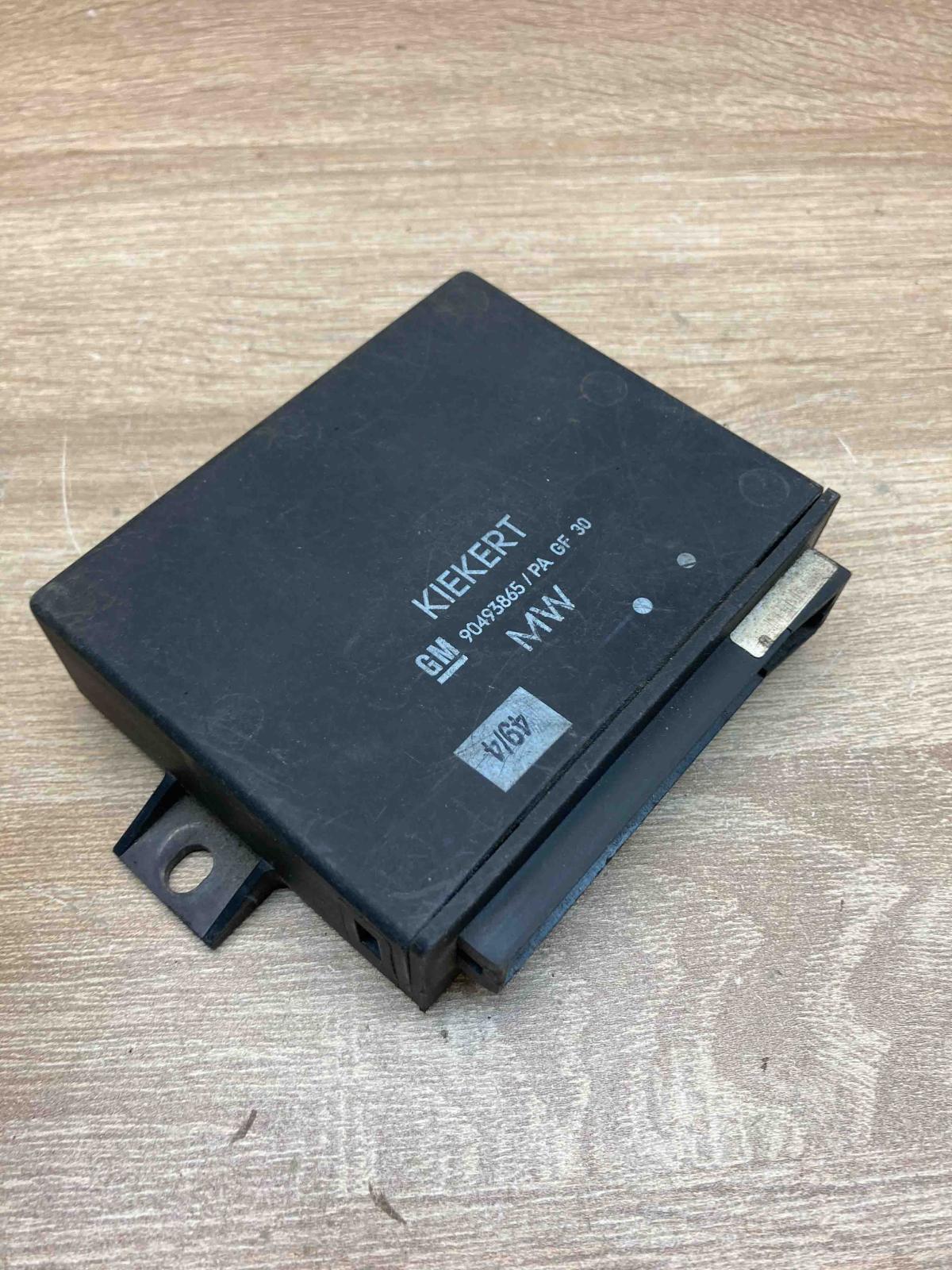 90493865   Comfort/convenience module Opel Omega B2