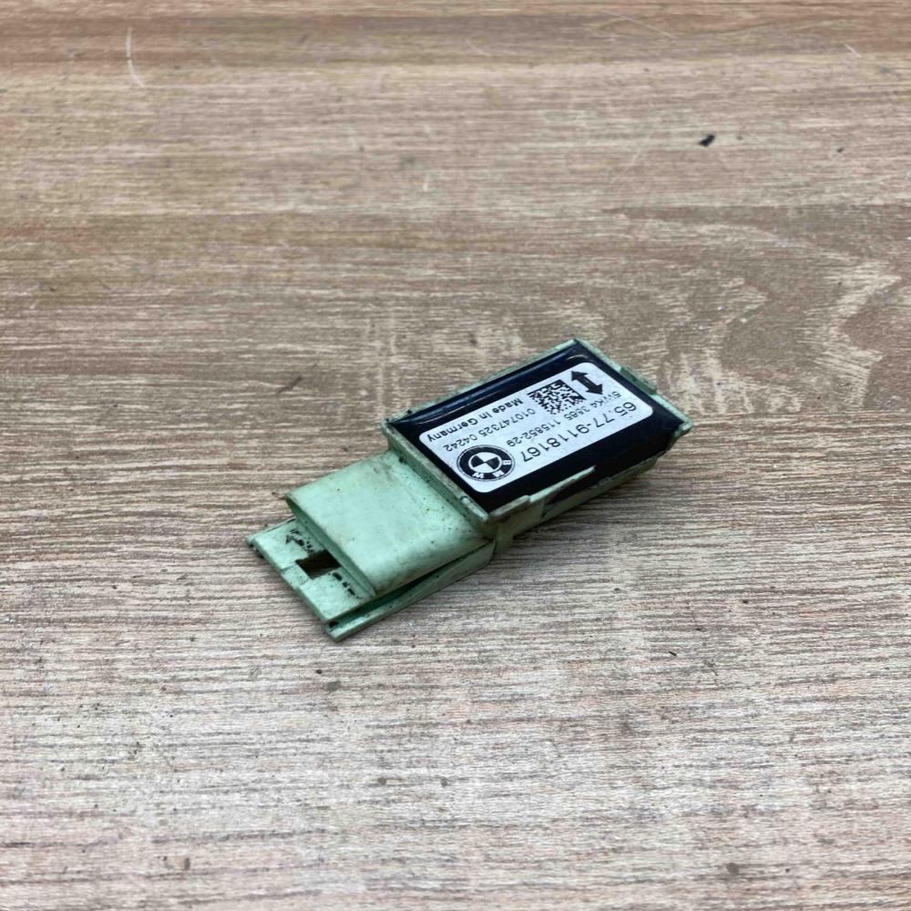 9118167 115852 29  Airbag deployment crash/impact sensor BMW 5 E60 E61
