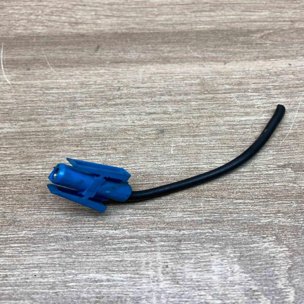1378462 927585  Plug wire BMW 5 F10 F11