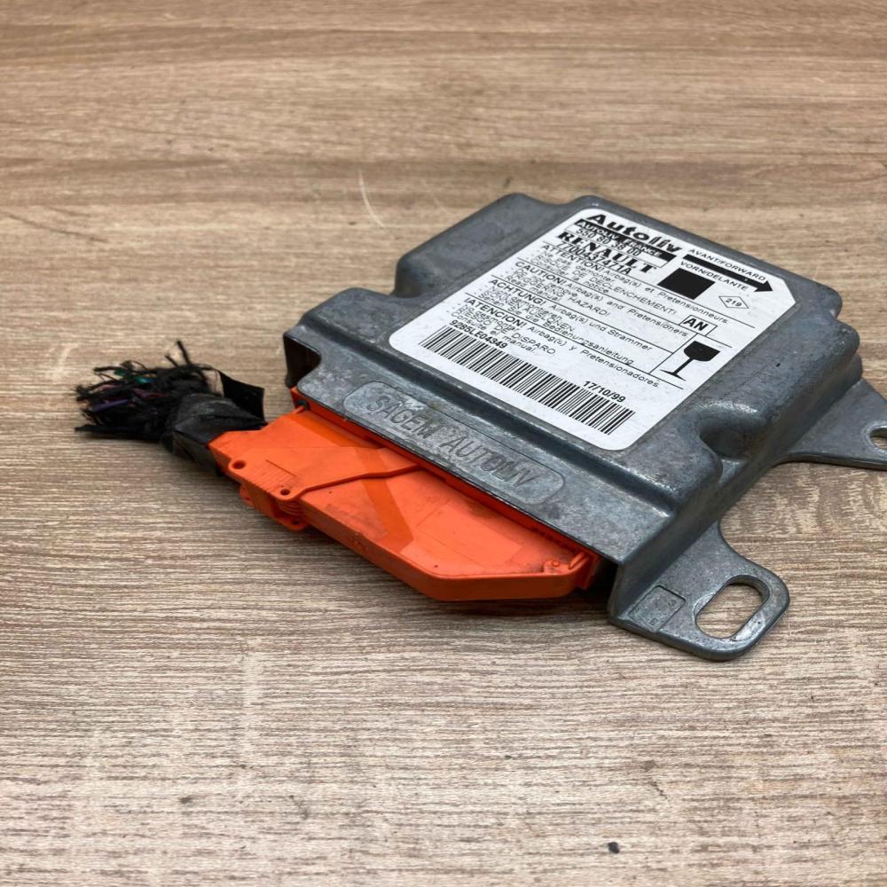7700437471A 550803800 Used Airbag control unit/module Renault Scenic I