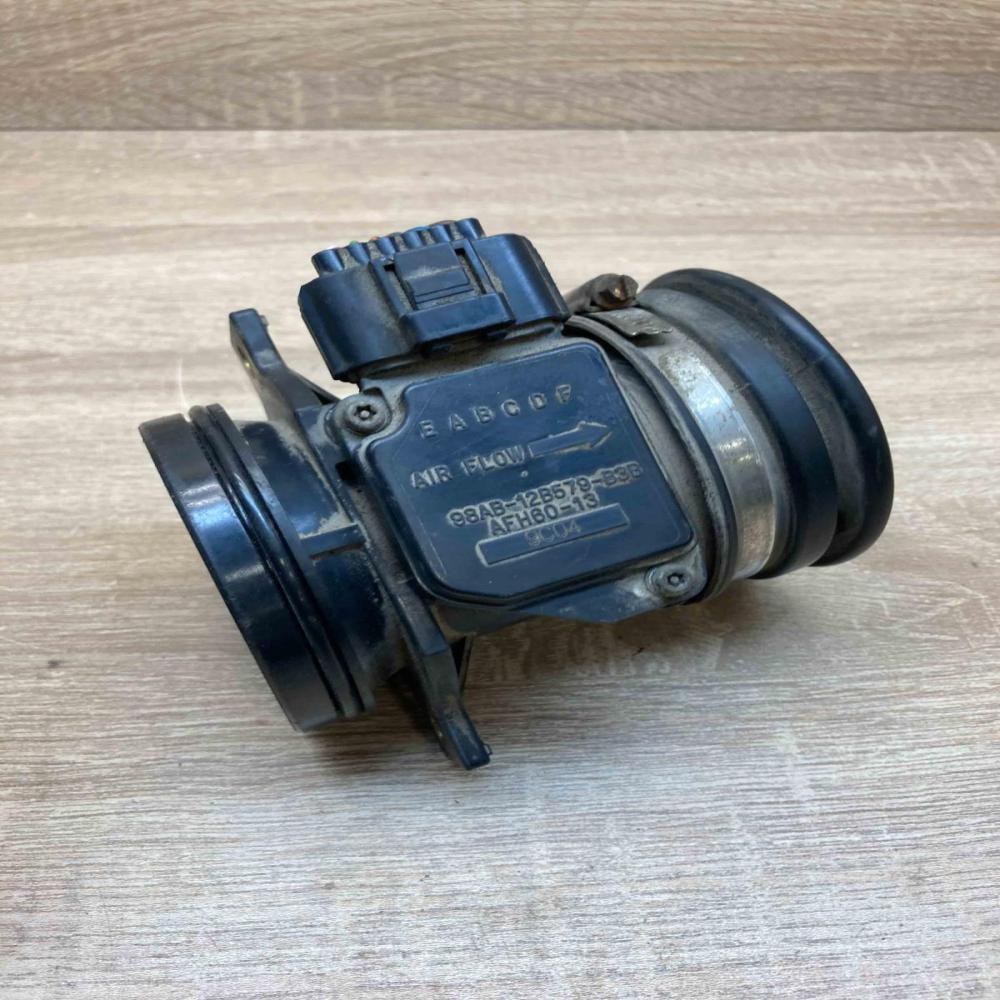 98AB 12B579 B3B AFH60 13 9C04 Mass air flow meter Ford Focus