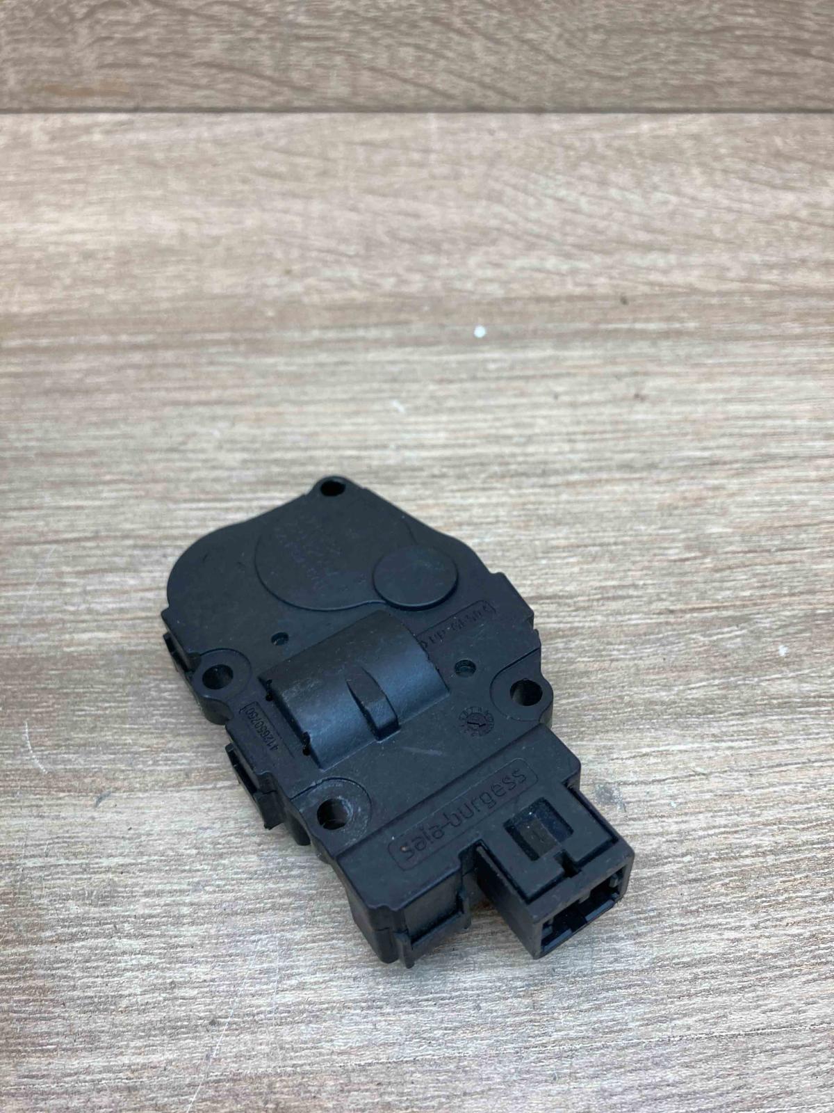 22112007 410475520  Air flap motor/actuator BMW 3 E90 E91