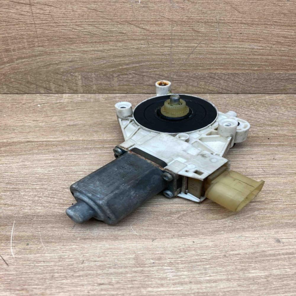 6927028 996625 101  Front door window regulator motor BMW 1 E81 E87