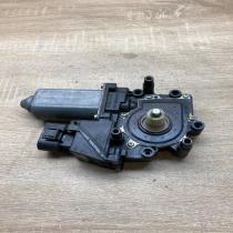 05071900 113846 100  Front door window regulator motor Audi A4 S4 B5 8D