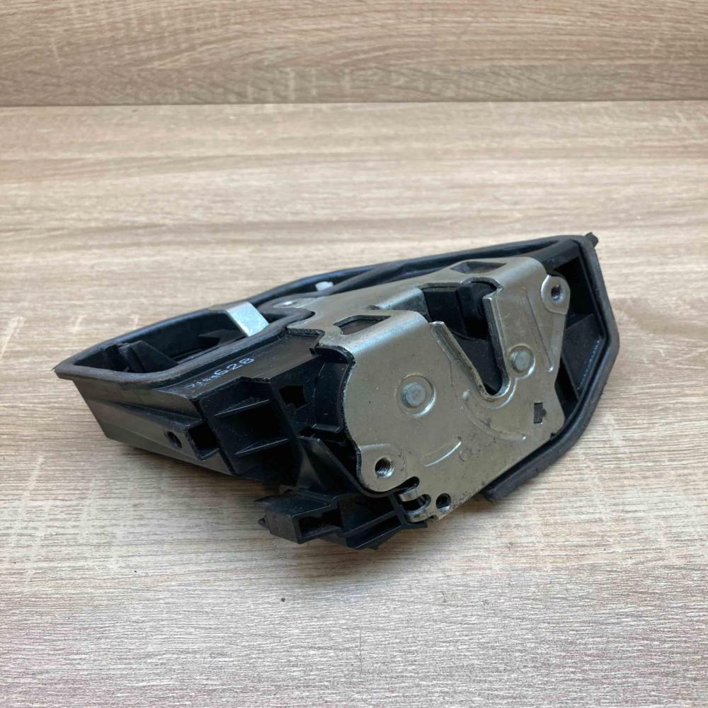 7154628  Front Right Front door lock BMW 5 E60 E61
