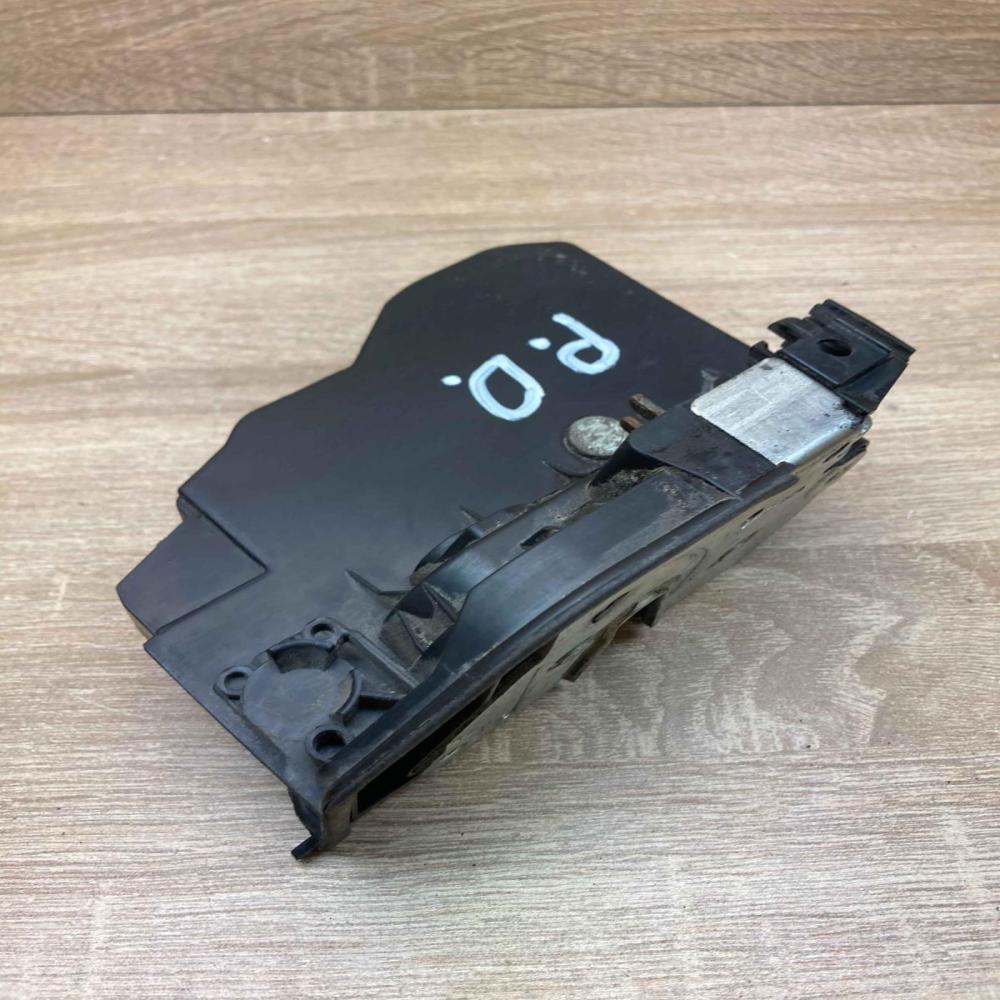 7167074   Front door lock BMW 5 E60 E61