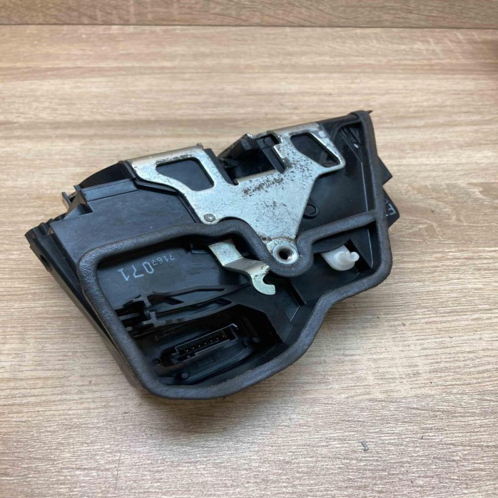 7167071  Front Left Front door lock BMW 5 E60 E61
