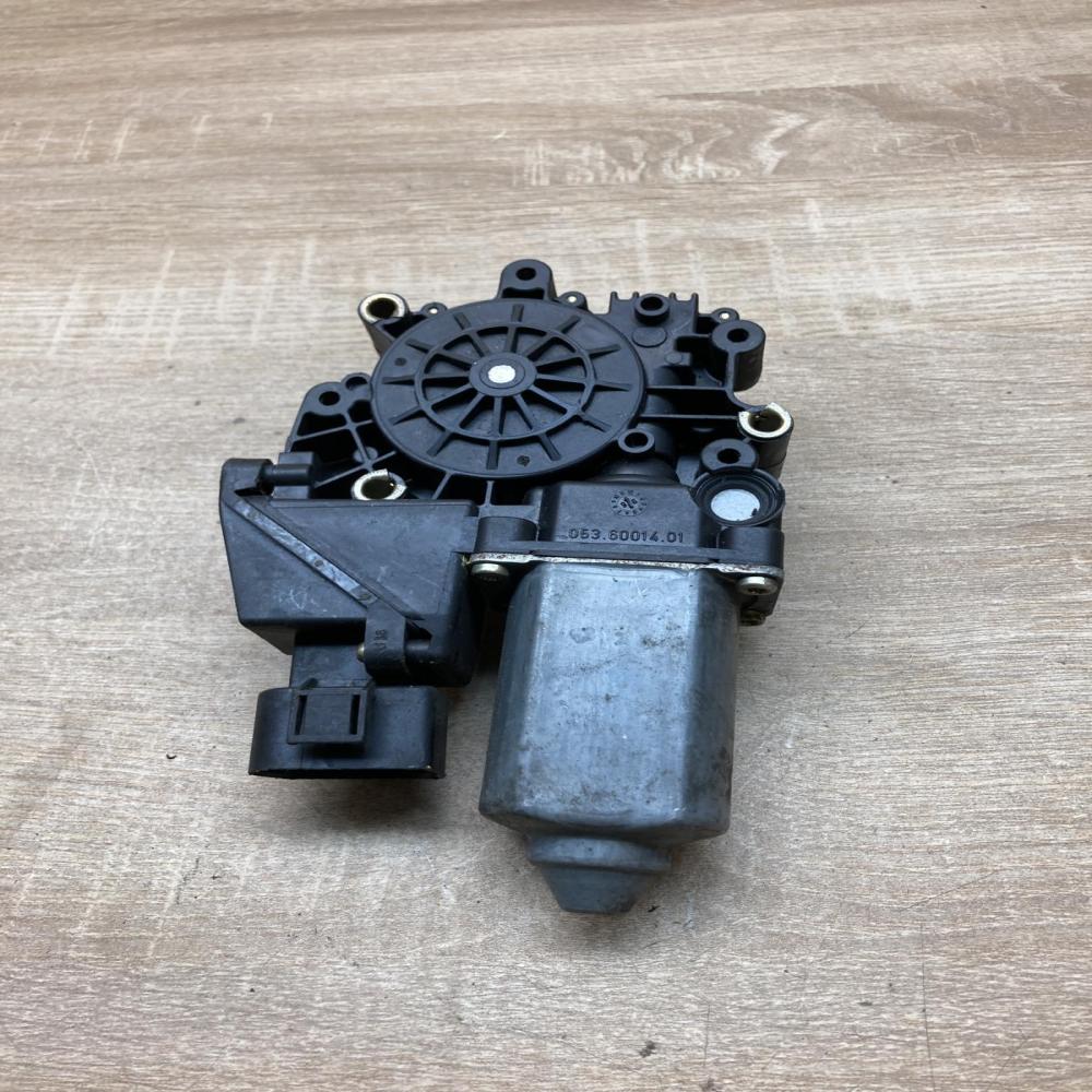 05071912 114188 113  Rear door window regulator motor Audi A4 S4 B5 8D