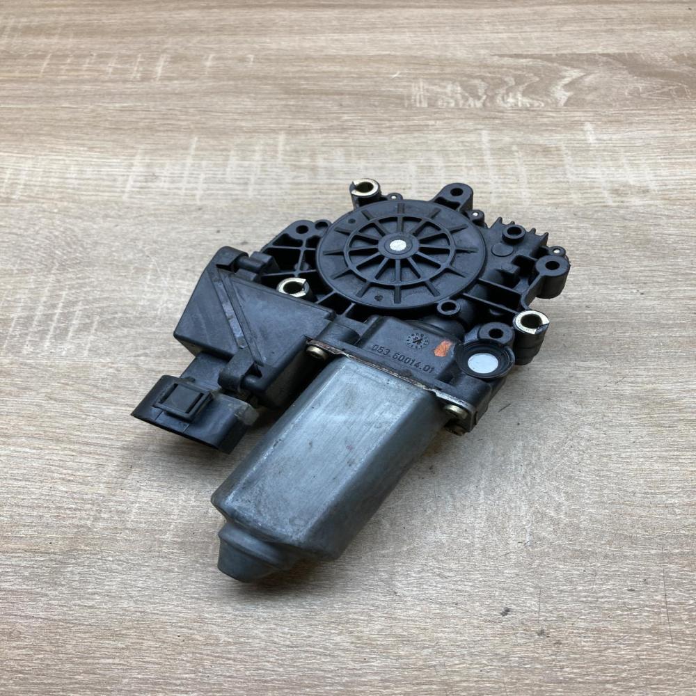 05071901 8D0959802B 113846 Front door window regulator motor Audi A4 S4 B5 8D