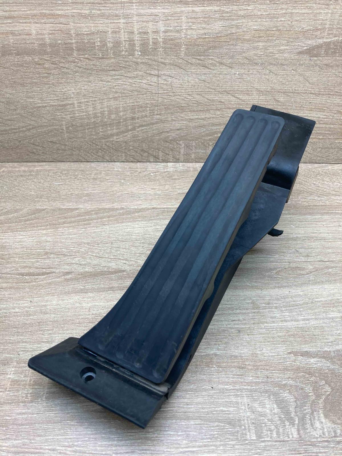 6772645 259160 10  Accelerator throttle pedal BMW 7 E65 E66