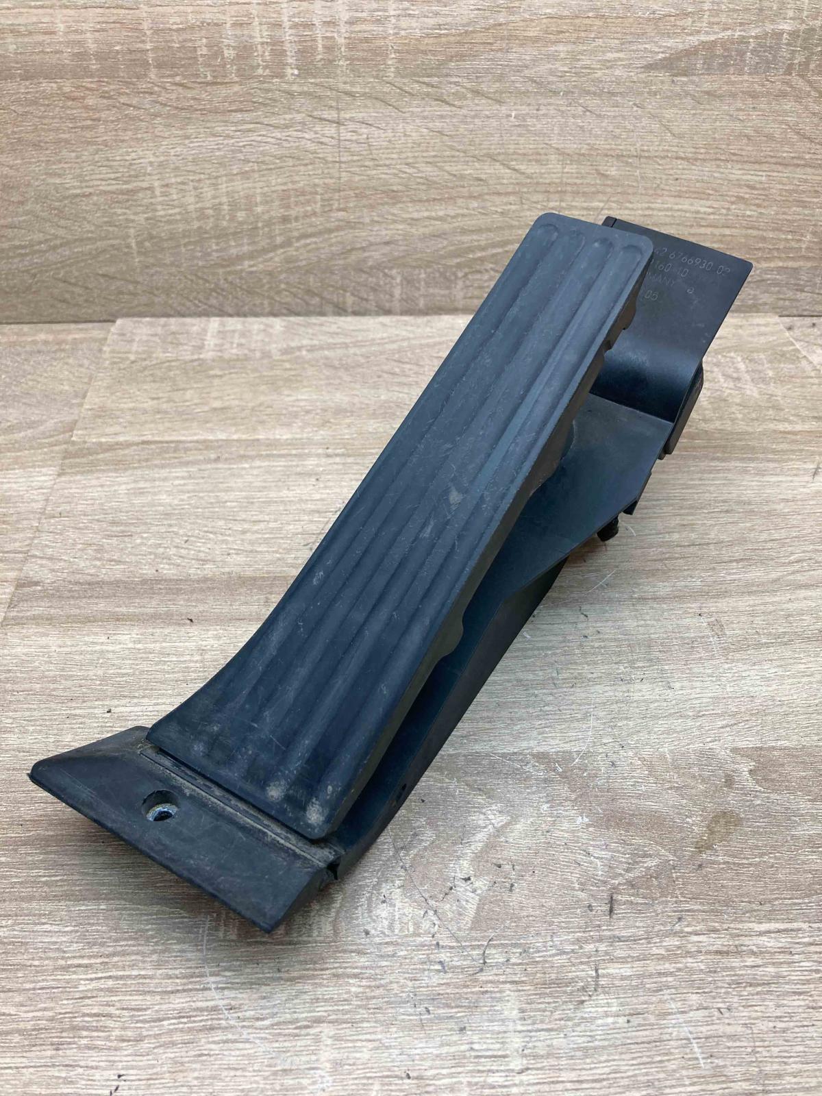 6766930 259160 10  Accelerator throttle pedal BMW 7 E65 E66