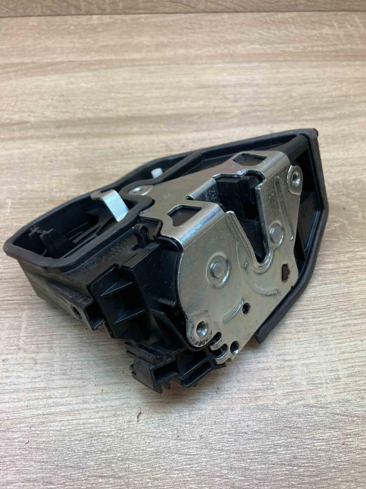 7229460 A053702  Rear door lock BMW 5 F10 F11