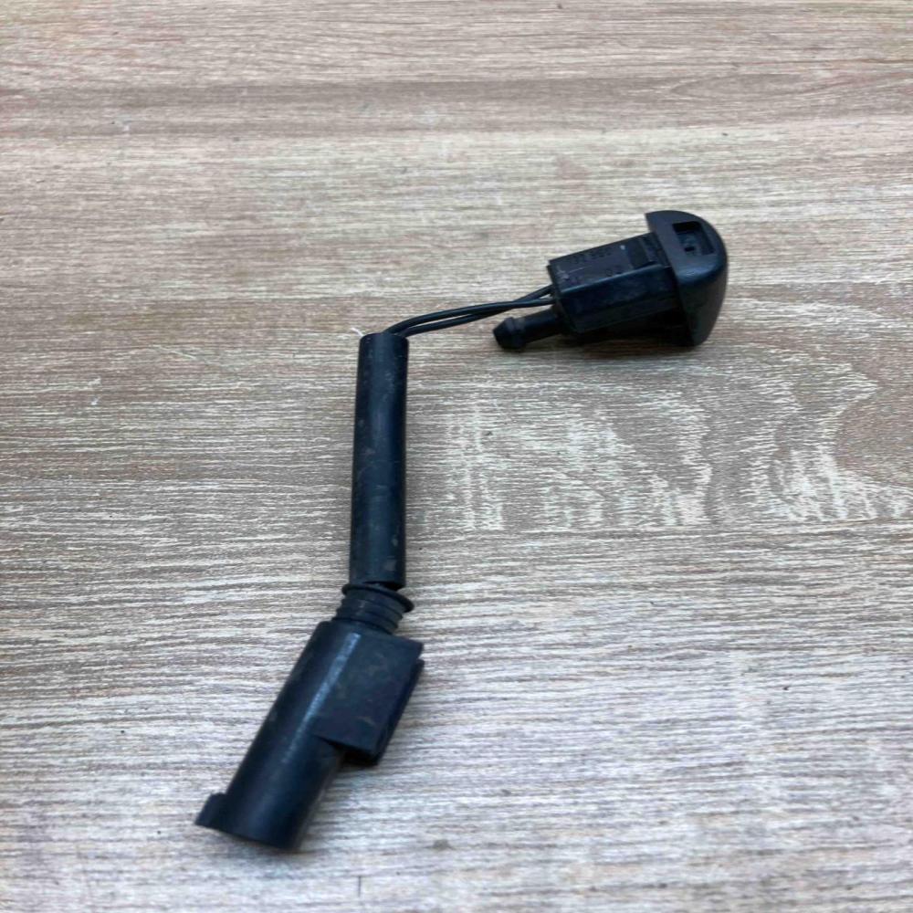 7132969   Windshield washer spray nozzle BMW 5 E60 E61