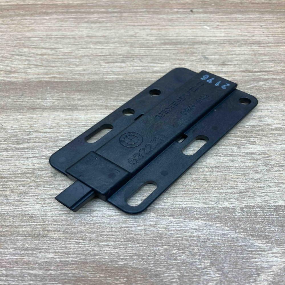 6922211 5WK49132  Antenna control unit BMW 5 E60 E61