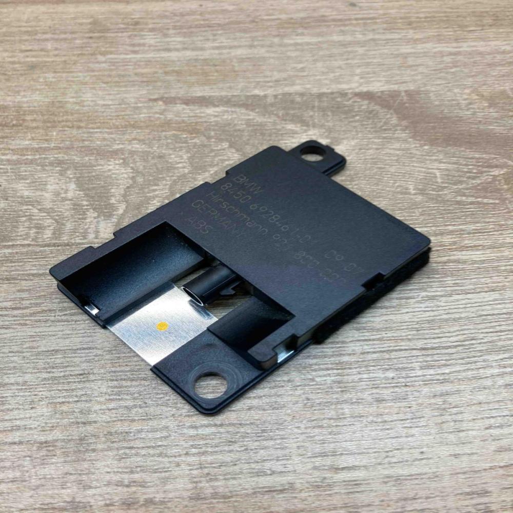 6928461 921 800 002  Aerial antenna amplifier BMW 3 E90 E91