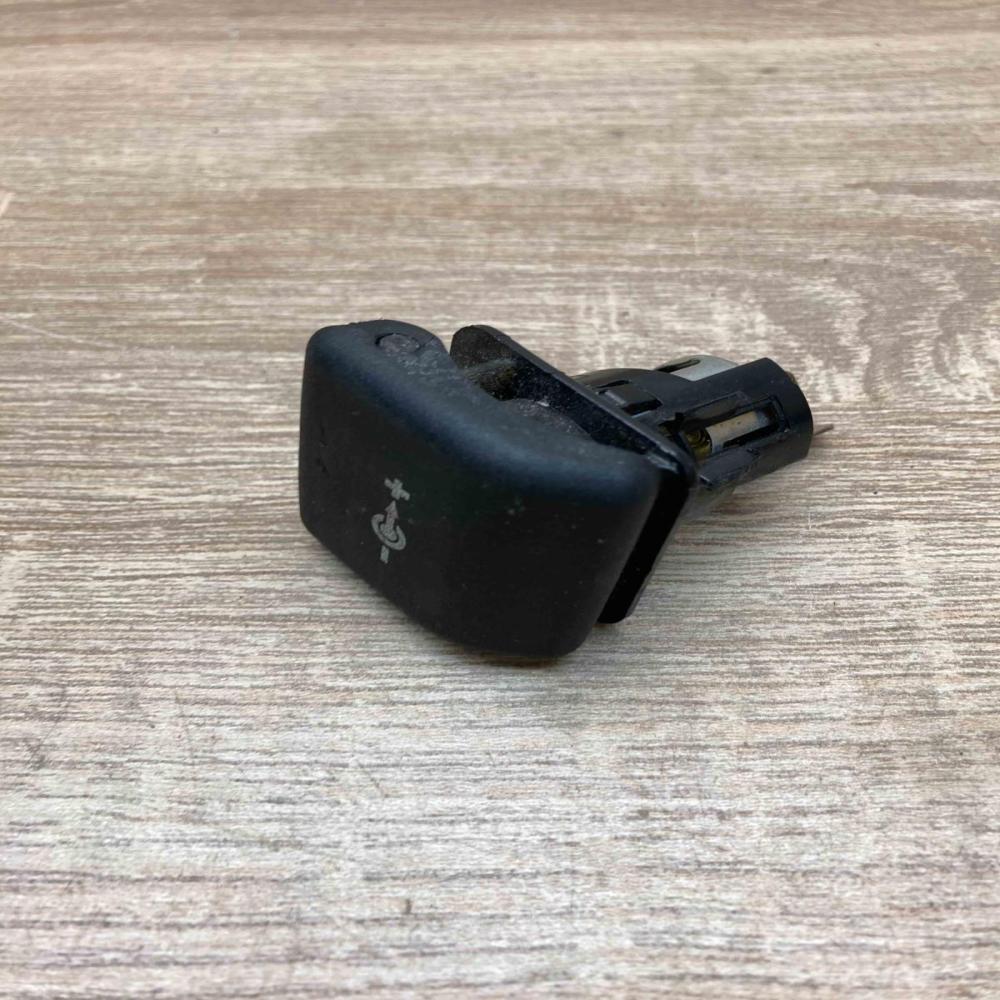 6904008   12 V Socket (rear) BMW X5 E53