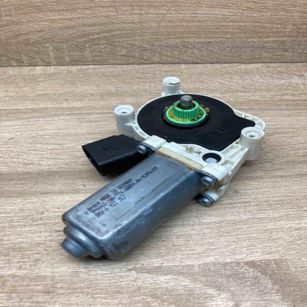 6922267 994442 104  Front door window regulator motor BMW 5 E60 E61