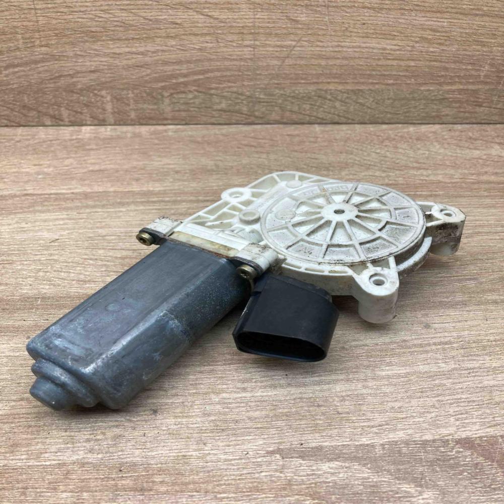 6922320   Rear door window regulator motor BMW 5 E60 E61
