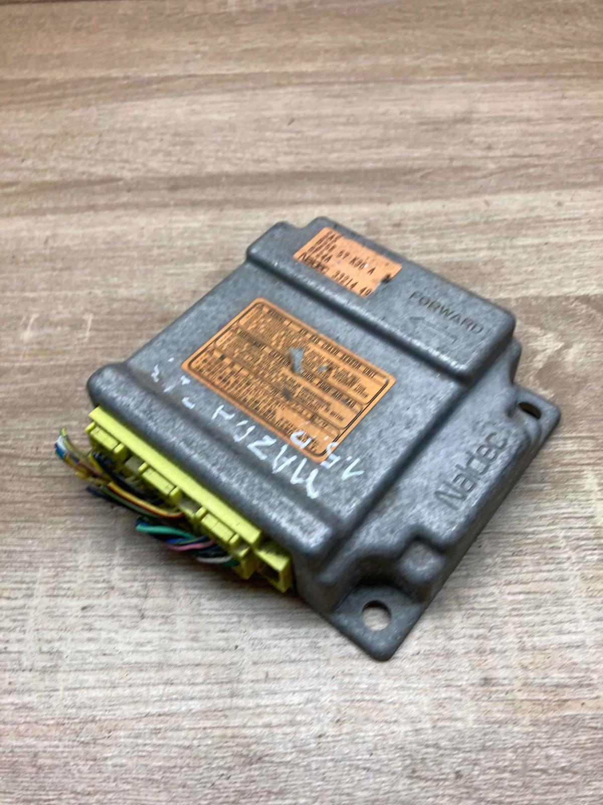 B25E 57 K30 A 3321449 8F24A Airbag control unit/module Mazda 323