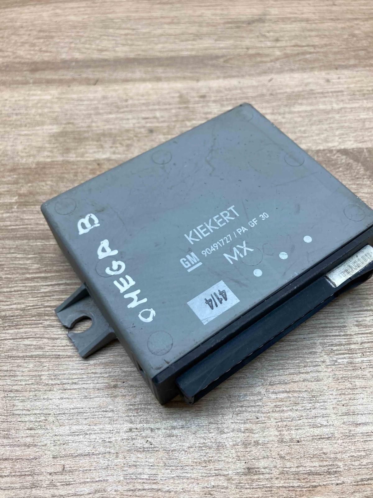 90491727  MX Comfort/convenience module Opel Omega B1