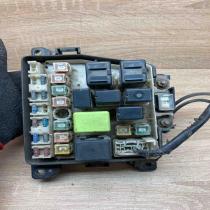 0327 8G04   Fuse module Mazda 323