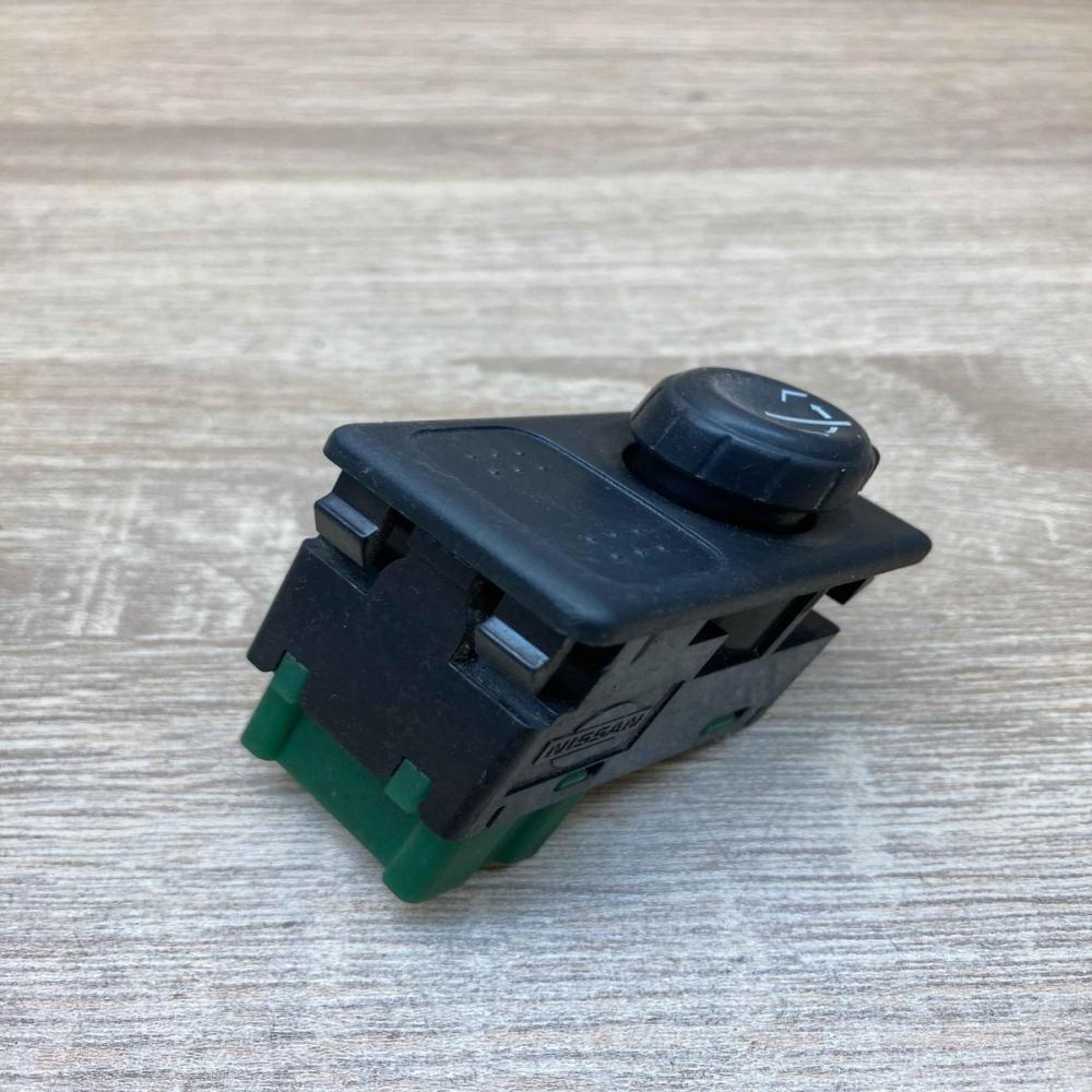 Nissan Primera Side Mirror Switch   Wing mirror switch Nissan Primera