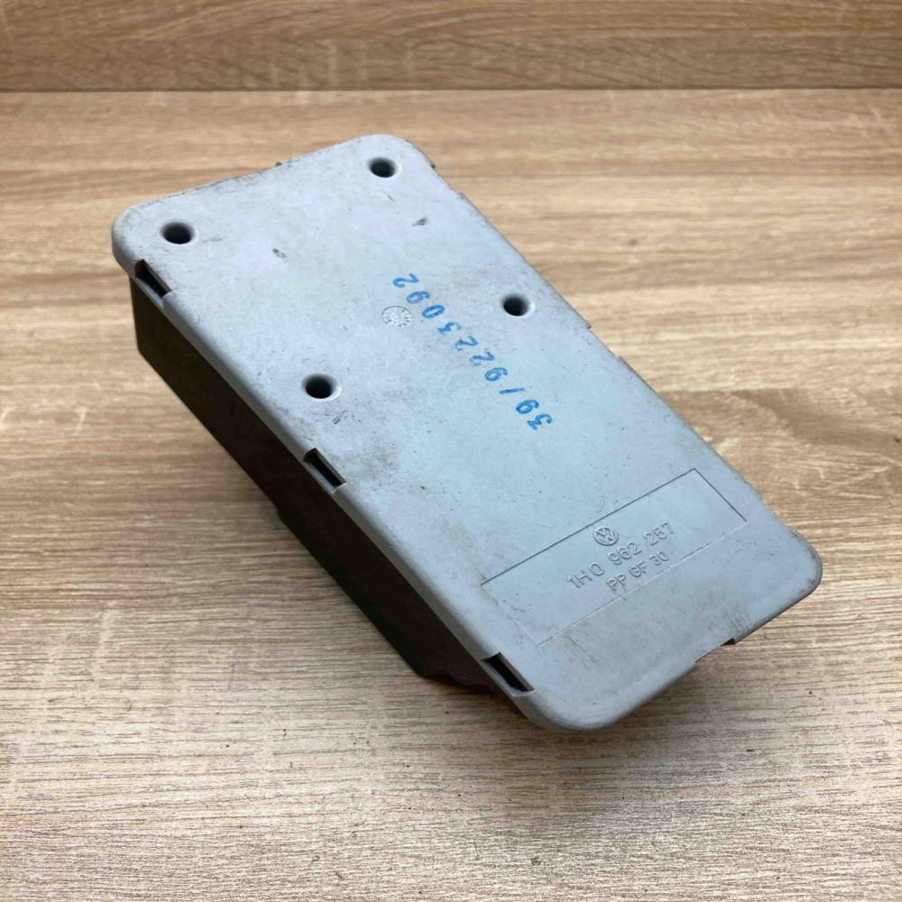 1H0962257   Central locking vacuum pump Volkswagen Golf III