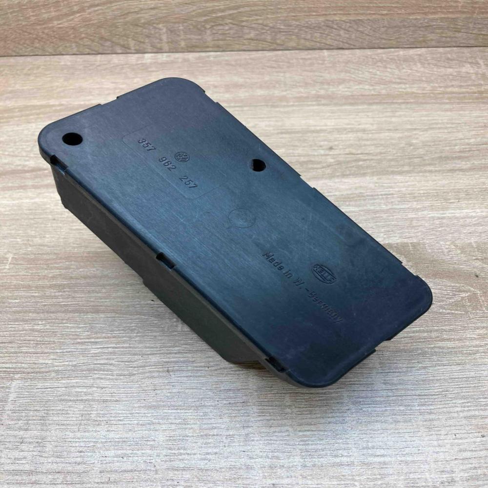 357962257   Central locking vacuum pump Volkswagen Golf III