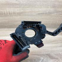 DOT SAE QC 88002 37026  Wiper turn signal indicator stalk/switch Volkswagen PASS