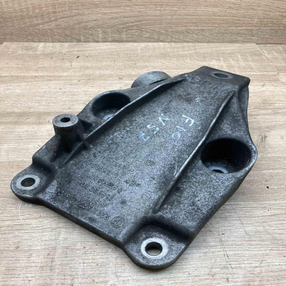 6777623 13992010  Engine mounting bracket BMW 5 F10 F11