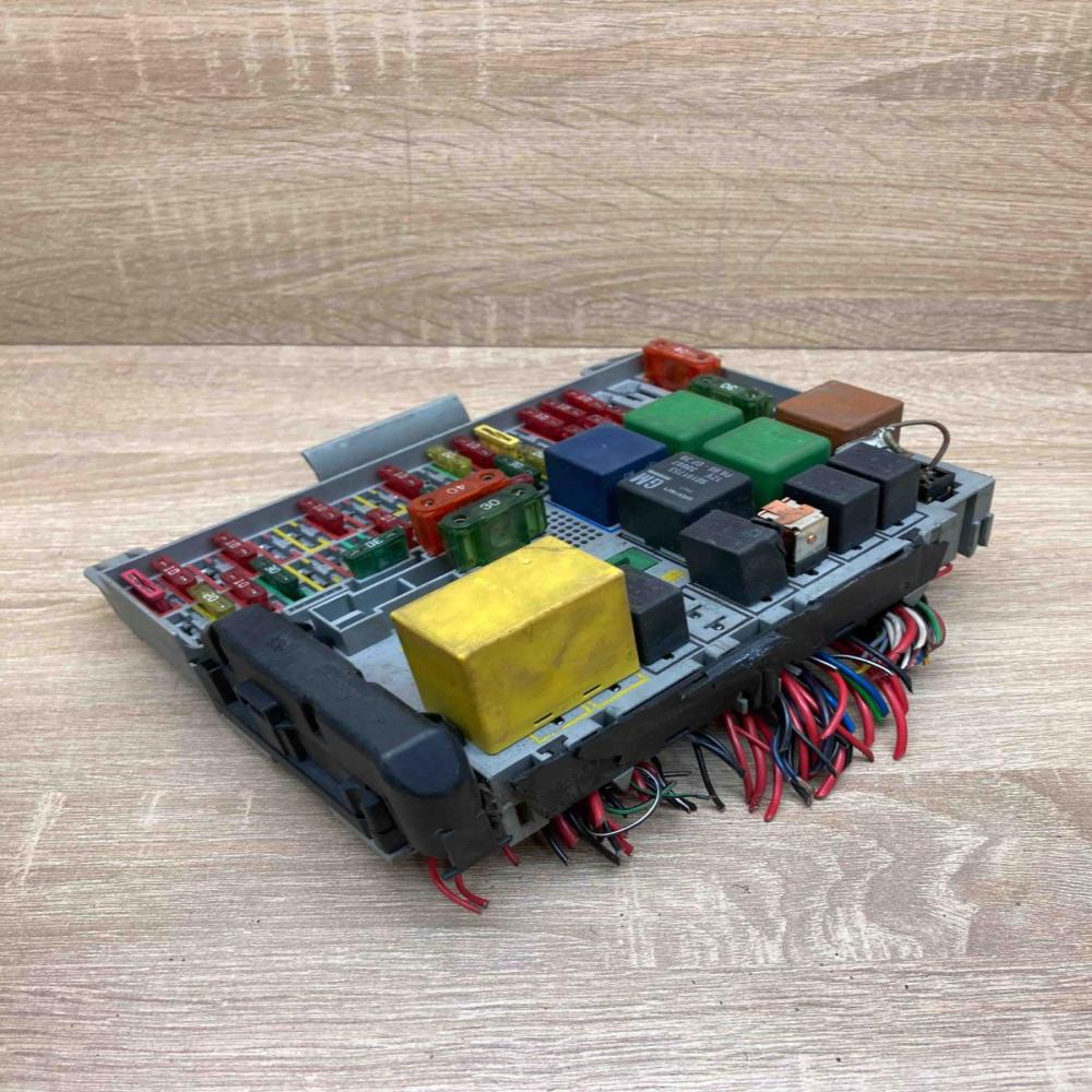 90504534   Fuse module Opel Vectra B