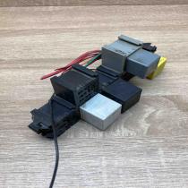 7703297572 7700421178  Relay mounting block Renault Trafic II (X83)