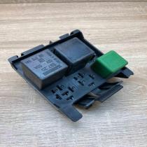 GB20 GF12 90506697  Relay mounting block Opel Omega B2