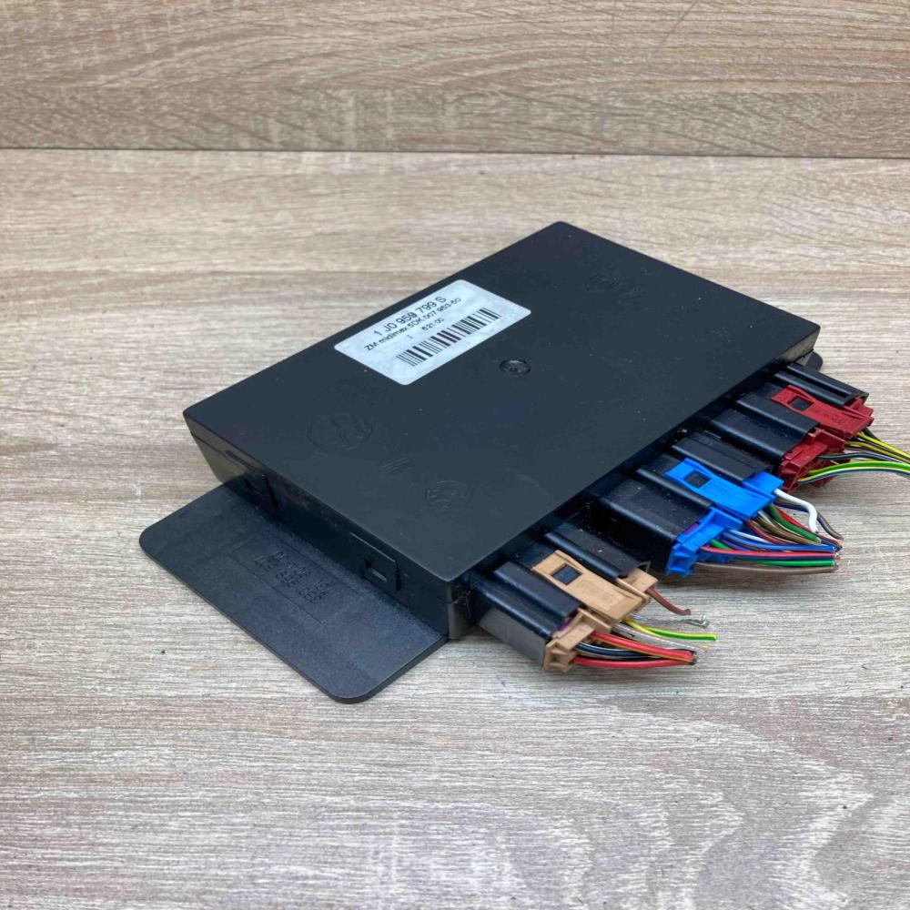 1J0959799S 5DK007953 50 With Plug Comfort/convenience module Volkswagen PASSAT B