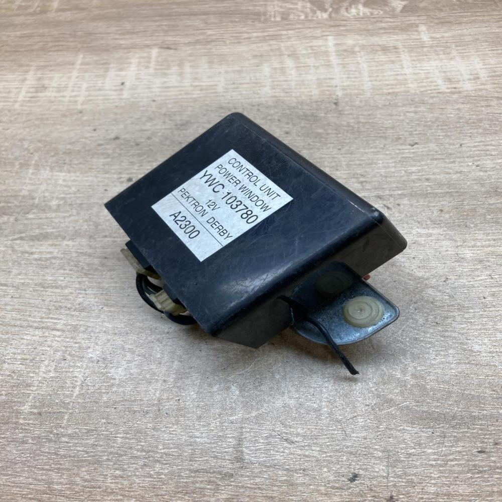 YWC103780 A2300  Electric power window relay Rover 214 - 216 - 220