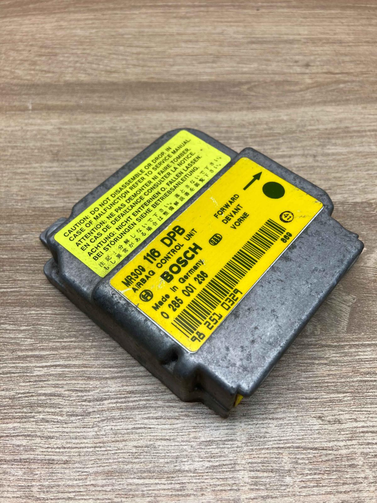 MR309116 DPB 0285001236  Airbag control unit/module Mitsubishi Carisma