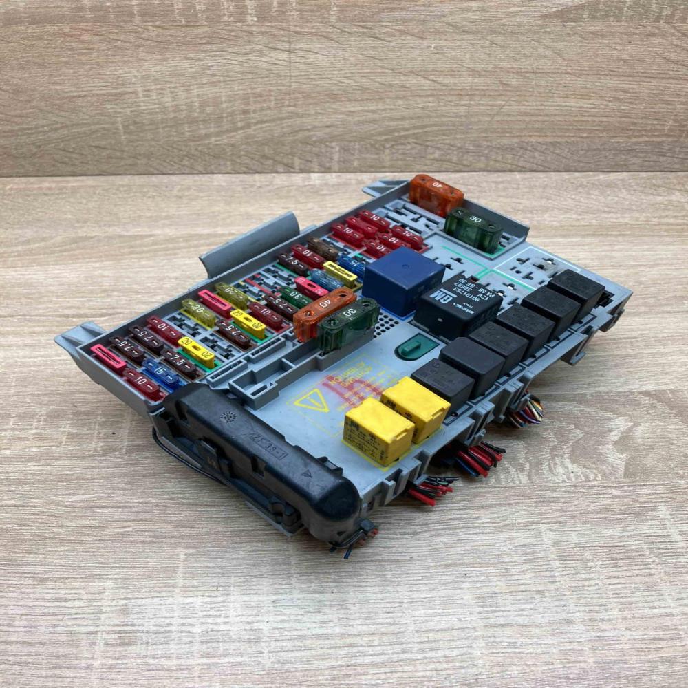 90589965   Fuse module Opel Zafira A