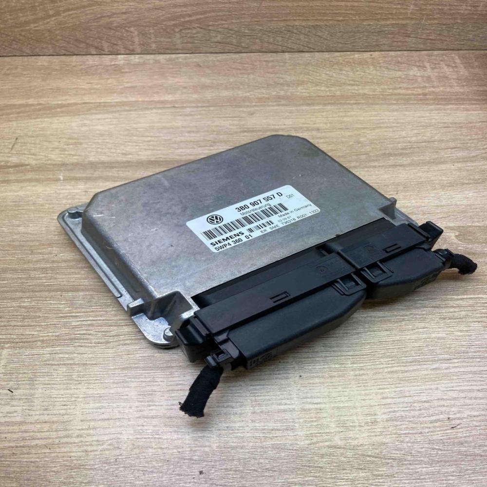 3B0907557D 5WP4360  Engine control unit/module ECU Volkswagen PASSAT B5