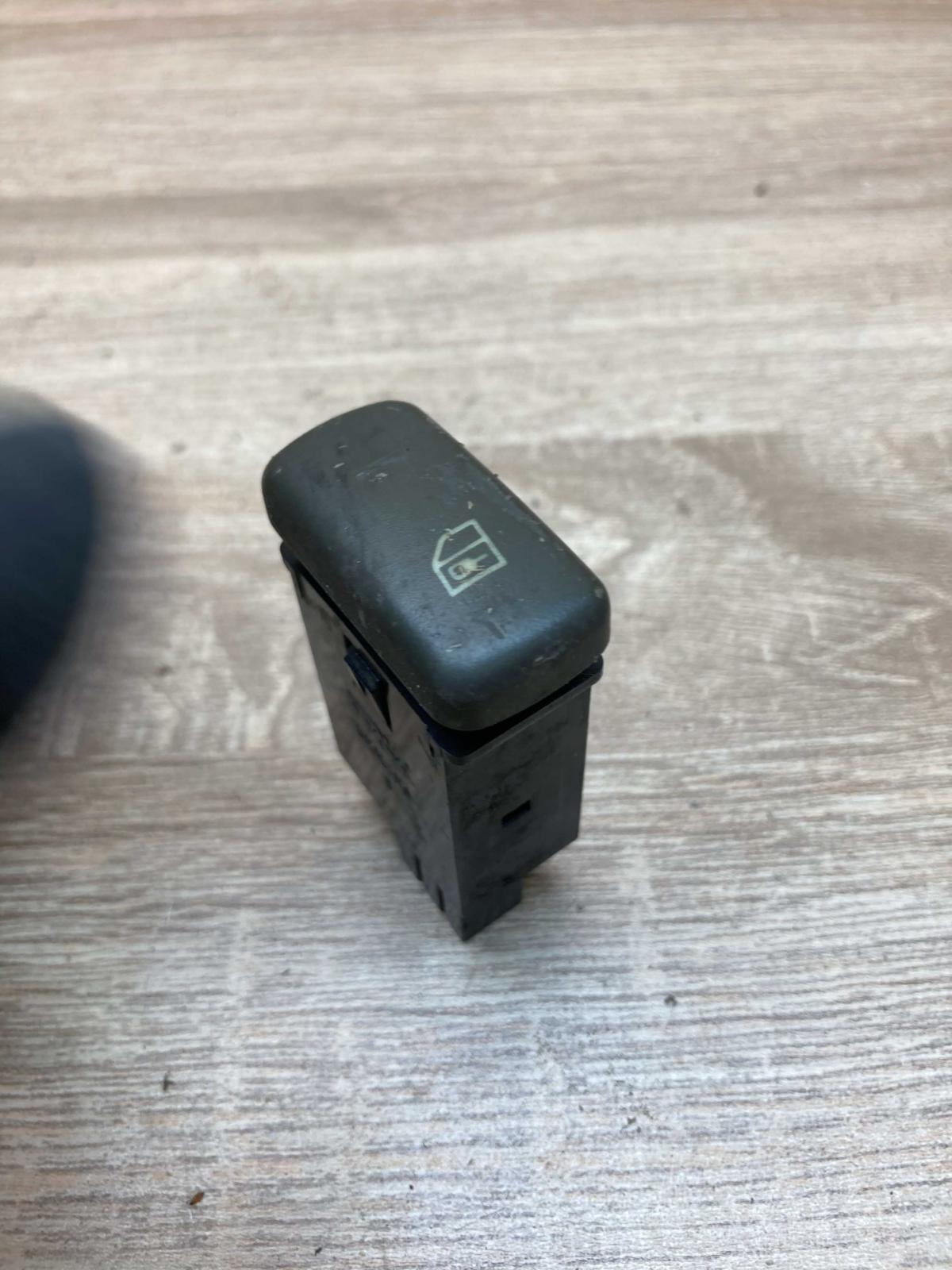 30850305   Electric window control switch Volvo S40, V40